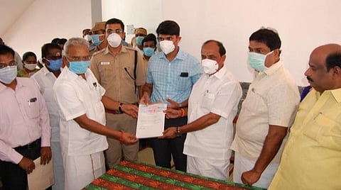 வெளிமாநிலத்தில் தங்கி பணிபுரியும் தமிழக தொழிலாளர்களுக்கு உதவ ஐஏஎஸ் அதிகாரி நியமனம்: அமைச்சர் கடம்பூர் ராஜூ தகவல்