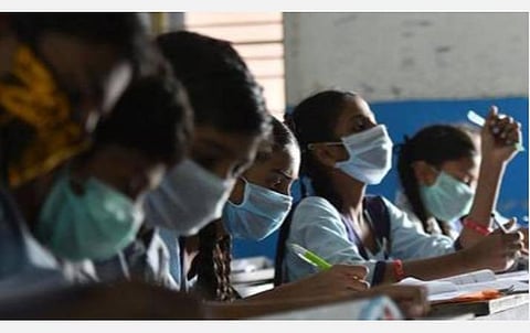 ஒரு மாத வாடகையை கேட்கக்கூடாது வெளிமாநில மாணவர்கள், பணியாளர்களை வீட்டை காலி செய்யுமாறு கூறினால் நடவடிக்கை: வீட்டு உரிமையாளர்களுக்கு தமிழக அரசு எச்சரிக்கை