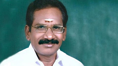 ரேஷன் கடைகளில் ஒரு நாளைக்கு 100 நபர்களுக்கு ‘கரோனா’ நிவாரணப் பொருட்கள்: மக்கள் பொறுமையாக வாங்கிக் கொள்ள அமைச்சர் வேண்டுகோள்