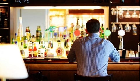 ஊரடங்கு உத்தரவை மீறி கேளிக்கை: தூத்துக்குடி ஆபீசர்ஸ் கிளப்புக்கு சீல்- நிர்வாகி உள்ளிட்ட 4 பேர் கைது