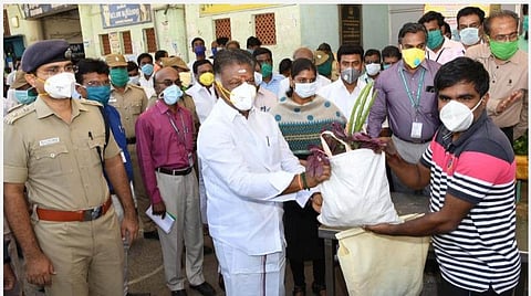 சென்னையில் இருக்கிறார் ஈபிஎஸ்; தேனியில் என்ன செய்கிறார் ஓபிஎஸ்?