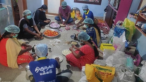 தினமும் 300 பேருக்கு உணவு; 20 பேருக்கு அரிசி, மளிகைப் பொருட்கள்: கரோனா காலத்தில் ஆதரவில்லாதவர்களை காக்கும் மதுரை திருநகர் இளைஞர்கள்