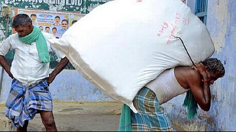 அமைப்புசாரா தொழிலாளர்களுக்கு உரிய இழப்பீடு வழங்க வேண்டும்: தமிழக அரசுக்கு வேண்டுகோள்