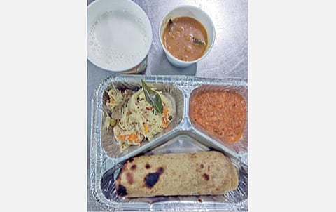 அரசு மருத்துவமனைகளில் சிகிச்சை பெறும் கரோனா பாதிப்பு நோயாளிகளுக்கு ஊட்டச்சத்துள்ள உணவுகள்: காலை 7 முதல் இரவு 11 மணி வரை வழங்கப்படுகிறது