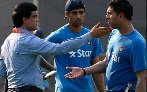 தோனி கேப்டன்சியின் கீழ் யுவராஜ் 3077 ரன்கள், கங்குலி கேப்டன்சியின் கீழ் 2,640 ரன்கள்: தோனி பற்றி யுவராஜ் கூறியது சரியா?- நெஹ்ரா கூறுவது என்ன?