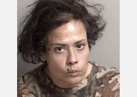 கரோனா வைரஸ் பரவல் அச்சத்திலும் கலிபோர்னியாவில் ஸ்டோர் ஒன்றில் மளிகை சாமான்களை நக்கியதாக பெண் கைது