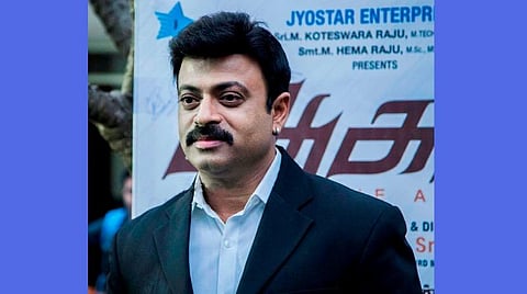 சமூக இடைவெளி இல்லாமல் கும்பலாகச் சென்றவர்களைத் தட்டிக்கேட்ட ரியாஸ்கானைத் தாக்க முயற்சி: காவல் நிலையத்தில் புகார்