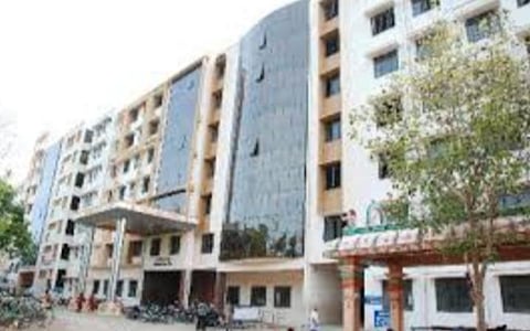 தூத்துக்குடியில் கரோனாவுக்கு பலியான மூதாட்டியின் உடல் 15 அடி ஆழத்தில் புதைப்பு: உறவினர்கள் இருந்தும் யாரும் வராத பரிதாபம்