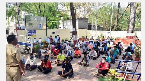 லாக்-டவுன் மீறல்: 10 அயல்நாட்டுக்காரர்களை 500 முறை ஆங்கிலத்தில் ‘ஸாரி’ எழுத வைத்து தண்டனை