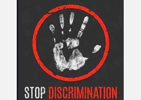 கரோனா வைரஸை பரப்ப வருகிறீர்களா? இன்னொரு வகுப்பைச் சேர்ந்த தெரு வியாபாரிக்கு அடி உதை: டெல்லியில் அராஜக நபர் கைது