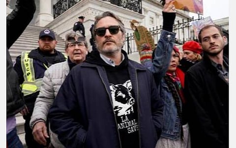 கரோனா பரவலை தடுக்க சிறைக் கைதிகளை விடுதலை செய்யுங்கள் - ‘ஜோக்கர்’ நடிகர் வேண்டுகோள்