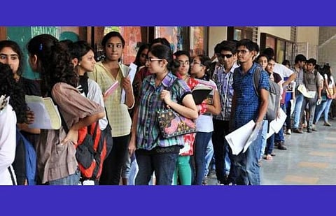 தமிழகத்தில் செமஸ்டர் தேர்வுகள் எப்போது நடக்கும்?- உயர் கல்வித்துறை அறிவிப்பு