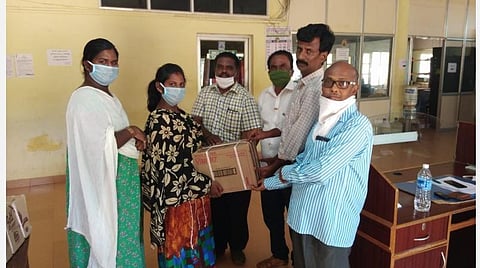 திருநங்கைகளுக்கு ஒரு மாதத்துக்கான மளிகைப் பொருட்கள்: காரைக்குடி ரோட்டரி சங்கம் வழங்கல்