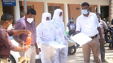 நாகர்கோவிலில் கரோனா தடுப்புப் பணியில் ஈடுபடும் தூய்மைப் பணியாளர்களுக்கு தயார் நிலையில் 1000 கவச உடைகள்: ஒரு முறை மட்டுமே பயன்படுத்தக்கூடியவை