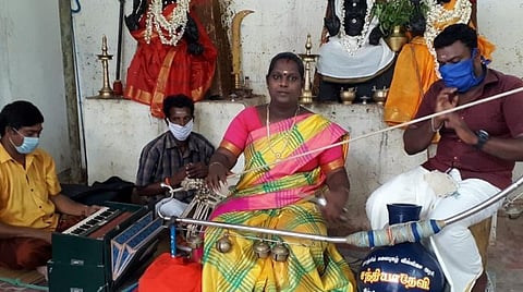 குமரியில் வில்லிசை பாடி கரோனா விழிப்புணர்வு ஏற்படுத்தி வரும் திருநங்கை கவுன்சிலர்