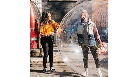 கரோனா சேர்த்துவைத்த காதல்!