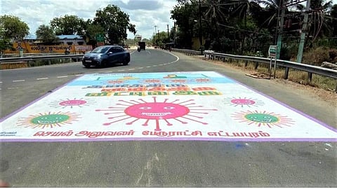 எட்டயபுரம் சாலைகள், சுவர்களில் கரோனா வைரஸ் தடுப்பு விழிப்புணர்வு ஓவியம்