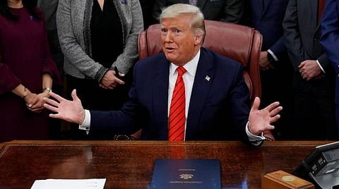 60 நாட்களுக்கு க்ரீன் கார்டு கிடையாது - அமெரிக்கா அதிரடி: வேலையிழந்த அமெரிக்கர்களைப் பாதுகாப்பதே முன்னுரிமை: ட்ரம்ப் திட்டவட்டம்