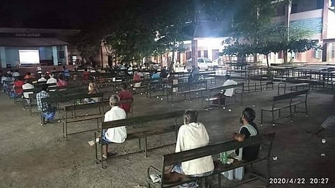 நெல்லையில் ஆதரவற்றோர் தங்கும் முகாமில் 'ஆயிரத்தில் ஒருவன்' படம் திரையிடல்