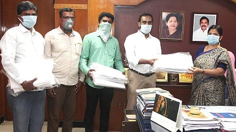 மருத்துவ பணியாளர்களுக்கு பாதுகாப்பு உபகரணங்களை வழங்கியது பாப்புலர் ஃப்ரண்ட் ஆப் இந்தியா