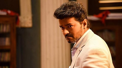 கரோனா ஊரடங்கு: கஷ்டப்படும் ரசிகர்களுக்கு வங்கிக் கணக்கில் பணம்; விஜய் ஏற்பாடு