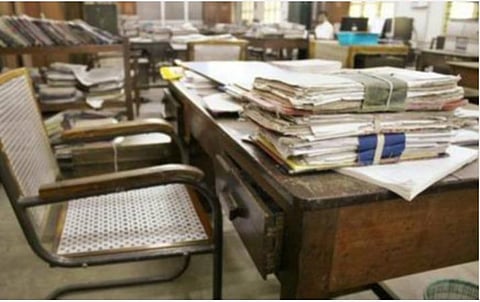 ஊரடங்கால் தொழில்கள் முடங்கியதால் புதிதாக வழங்கிய பணி நியமனங்களை திரும்ப பெறும் நிலையில் நிறுவனங்கள்