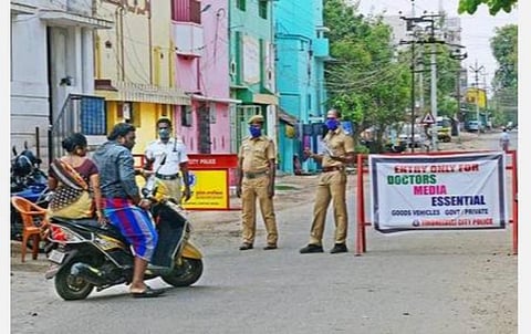 தமிழகத்தில் முதல்முறையாக அவசர சிகிச்சைக்கு செல்வோருக்கு சோதனைச்சாவடியில் அனுமதிச்சீட்டு- நெல்லை மாவட்டத்தில் அமல்