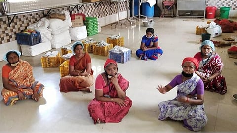 விருதுநகரில் அம்மா உணவகத்தில் ஊழியர்கள் உள்ளிருப்புப் போராட்டம்