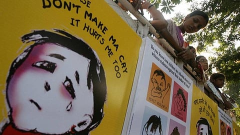 ஊரடங்கின்போது குடும்ப வன்முறை குறித்த புகார்களுக்கு ஆன்லைனில் கவுன்சிலிங்: முதலிடத்தில் சென்னை, மூன்றாமிடத்தில் தேனி