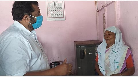 சுபைதாவை வீட்டுக்குச் சென்று பாராட்டிய கொல்லம் எம்எல்ஏ முகேஷ்.