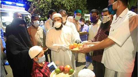 பெரும் உயிர் போராட்டத்தில் இருந்து மீண்டோம்: கரோனா வார்டில் குழந்தைகளுடன் சிகிச்சை பெற்று வீடு திரும்பிய பெற்றோர் நெகிழ்ச்சி