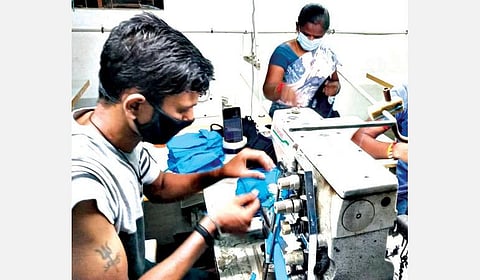 முகக்கவசத் தயாரிப்பு எங்களுக்கு ஒரு சின்ன ஆசுவாசம்!- முகக்கவசம் தயாரிக்கும் பனியன் கம்பெனி உரிமையாளர் பேட்டி