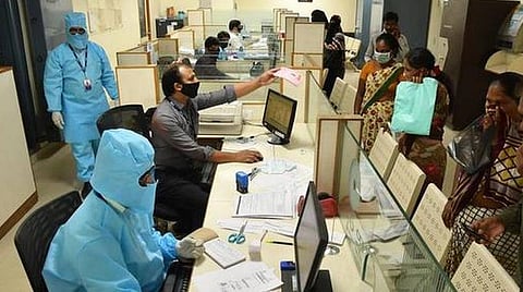 லாக் டவுன்: பொதுத்துறை வங்கிகள், காப்பீட்டு நிறுவனங்களில் பணியாற்றும் மாற்றுத்திறனாளிகளுகு முழு சம்பளத்துடன் சிறப்பு விடுப்பு