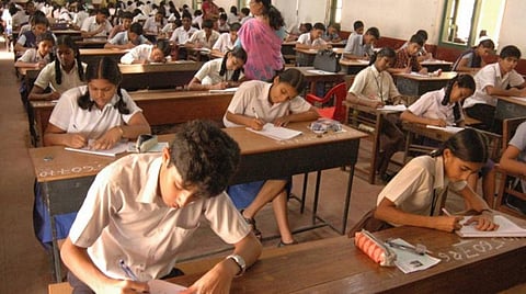 தேர்வுக்கு அவசரம் என்ன?- பள்ளி, கல்லூரிகளைக் கடைசியாக யோசிக்கலாம்
