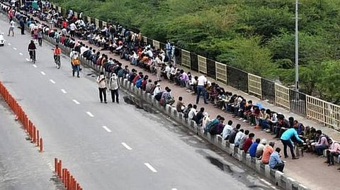 பெங்களூருவில் இருந்து ஆந்திராவுக்கு நடந்து சென்ற இளைஞர் உயிரிழப்பு: கரோனா அச்சத்தால் உடலை வாங்க மறுப்பு