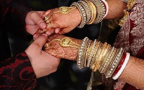 நிச்சயித்த தேதியில் திருமணம்: உ.பி.யில் 100 கி.மீ. தொலைவு சைக்கிளில் பயணித்து மணப்பெண்ணை கரம்பிடித்த இளைஞர்