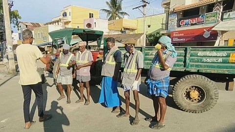 ராமேசுவரத்தில் ஊரடங்கு காலத்தில் தேவையறிந்து தேநீர் தாகம் தீர்க்கும் பிராமணர் சங்கம்