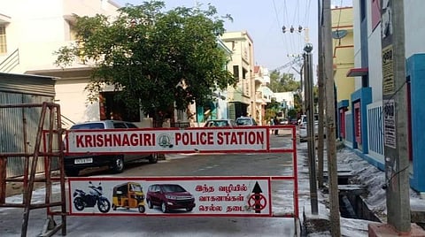 தடை செய்யப்பட்ட பகுதிகளில் போலீஸார் கண்காணிப்பு