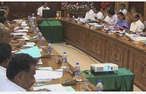 தமிழக அமைச்சரவைக் கூட்டம் தொடங்கியது: ஊரடங்கு தளர்வு, நிவாரணத் தொகை அம்சங்கள் குறித்து ஆலோசனை