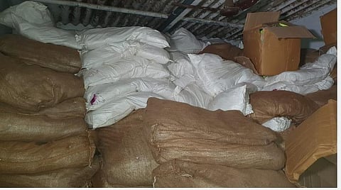 ஓசூர் பேளகொண்டப்பள்ளி தோட்டத்தில் பதுக்கி வைக்கப்பட்டிருந்த குட்கா மூட்டைகள்.