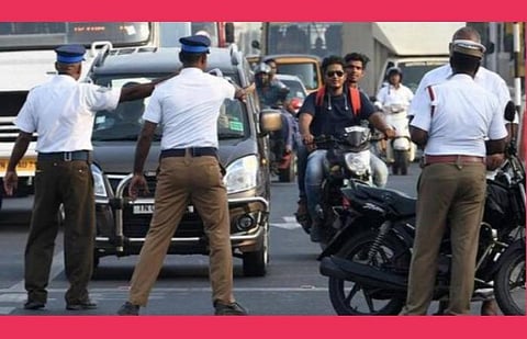 விபத்தில் சிக்கிய இளைஞருக்கு கரோனா தொற்று: அடையாறு போக்குவரத்துப் புலனாய்வுப் பிரிவு போலீஸாருக்கு சோதனை