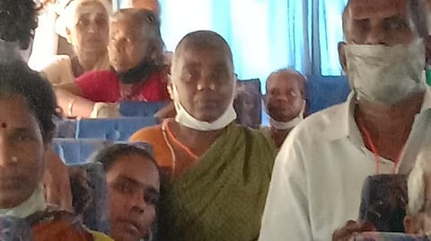 கரோனா ‘லாக்டவுன்: வாரணாசியில் சிக்கிய 22 தமிழர்கள் தம் புதுச்சேரி மாநிலத்திற்கு பேருந்தில் கிளம்பினர்