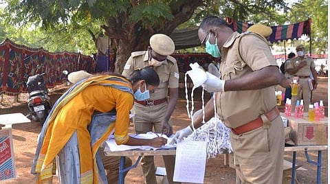 நெல்லையில் புதிதாக தேர்வான பெண் காவலர்களுக்கு கரோனா பரிசோதனை