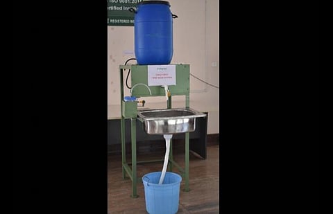 தானியங்கி கைகழுவும் கட்டமைப்பு. படம்: ஜெ.மனோகரன்.