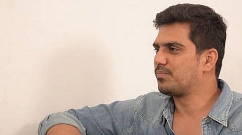 கிண்டலுக்கும் அப்பாவி குடிமகன்களுக்கும் இடையே அரசாங்கம் பிதுங்கிக் கொண்டிருக்கிறது: எஸ்.ஆர்.பிரபு