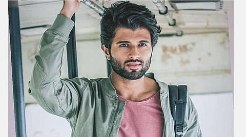 என்னைக் கேள்வி கேட்க நீங்கள் யார்? - போலிச் செய்தி வெளியிட்ட இணையதளத்தைச் சாடிய விஜய் தேவரகொண்டா