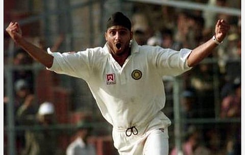 அவர்கள் பந்து வீசினால் எல்லாமே அவுட், பேட்டிங் செய்தால் எல்லாமே நாட் அவுட்: இதுதான் ஆஸ்திரேலியா- ஹர்பஜன் கிண்டல்