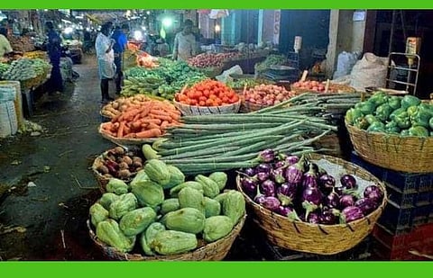 கோயம்பேடு சந்தை மூடல்; திருமழிசையில் சந்தை தயாராவதில் தாமதம்: காய்கறி விலை கிடு கிடு உயர்வு