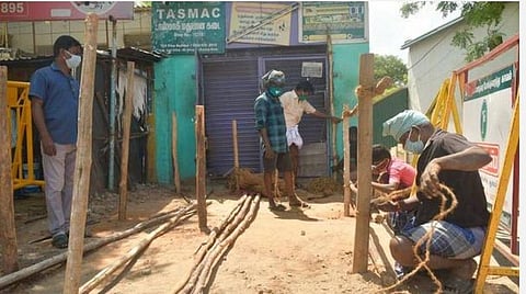 டாஸ்மாக் கடைகள் மே-7-ல் திறப்பு: ஆதார் அட்டை அவசியமா?- கூட்டத்தைக் கட்டுப்படுத்தத் தயாராகும் தமிழக போலீஸ்