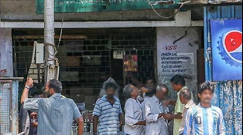 மதுரை மாவட்டத்தில் மதுபானக் கடைகளுக்கு போலீஸார் உட்பட 6 பேர் குழு பாதுகாப்பு: எண்ணிக்கையைப் பொறுத்து டோக்கன் வழங்க ஏற்பாடு
